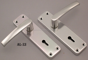 Tirador de puerta de aluminio D de estilo de diseño moderno de OMG Industries tirador de puerta duradero y elegante - Product Image 4