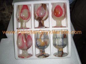 แก้วไวน์หินออนิกซ์สีแดง แก้วทรงกอบเล็ต ของตกแต่งบ้านที่ไม่เหมือนใคร ด้วยเทคนิคการแกะสลักและขัดเงาแบบหินอ่อน ของขวัญที่สมบูรณ์แบบสำหรับคนรัก สไตล์ - Product Image 3