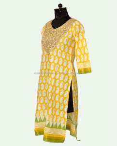 2023 Designer Cotton Kurtis pour filles vente chaude de vêtements indiens et pakistanais avec les derniers modèles - Product Image 2