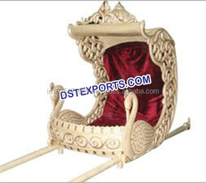Doli de Madera y Latón, Doli Metálico Indio para Bodas, Doli Abierto con Diseño de Pavo Real, Últimos Modelos de Dolis para Ceremonias Nupciales en Venta - Product Image 3