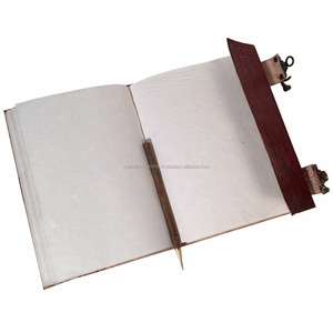 Pentáculo en relieve hecho a mano rojo cuero genuino diario celta pentagrama libro de sombras cuaderno con latón antiguo C-Lock - Product Image 6