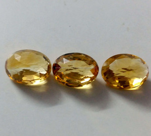 พลอยซิทรีนธรรมชาติเจียระไนทรงกลมและรูปทรงเบาะสีเหลืองคุณภาพสูงสำหรับการทำเครื่องประดับในราคาขายส่ง - Product Image 1