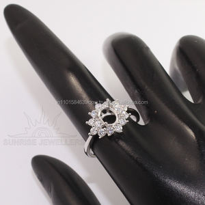 แหวนเงินแท้ 925 แบบกึ่งสำเร็จรูป สำหรับใส่พลอยหรือเพชร CZ ขนาด 5x7 มม. ทรงรี ชุบโรเดียม ขัดเงา เหมาะสำหรับงานแต่งงาน งานเลี้ยง ใช้ได้ทั้งชายและหญิง เลือกขนาดได้ - Product Image 5