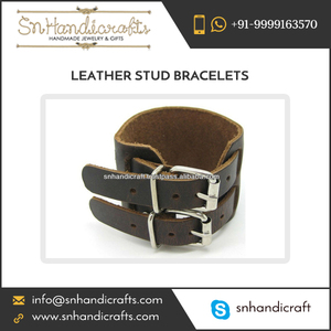 สร้อยข้อมือหนังพร้อมหัวเข็มขัดสองอันทำด้วยมือสุดมหัศจรรย์มาใหม่ - Product Image 1