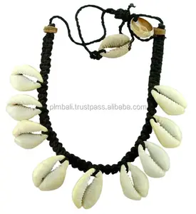 NB244 — bracelet en macramé avec coquille de cauris, accessoire naturel, cadeau fantaisie pour femmes, design tribal pour filles - Product Image 1