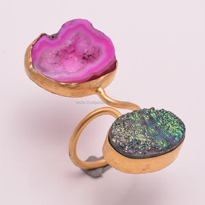 แหวนชุบทองแท้สำหรับทุกเพศเครื่องประดับทองเหลืองคลาสสิกพร้อมการฝังสำหรับงานหมั้นและงานเลี้ยง ooodles - Product Image 1