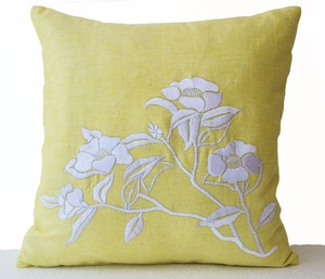 Capa de almofada bordada de flores - Product Image 1