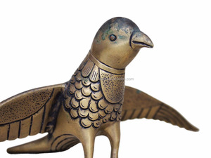 Estatua de pájaro volador de latón negro hecha a mano para decoración del hogar, regalos indios, estatuilla artesanal, único, para interiores - Product Image 4
