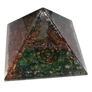 Pyramides d'orgone en pierres précieuses à quatre couleurs avec pointe en spirale: prix de gros Pyramides d'orgone - Product Image 1