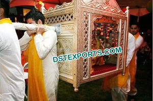 Doli/Palki de mariage moderne Shahi avec motif de paon, bois traité léger, couleur personnalisable et sculpture dorée, Doli de princesse - Product Image 3