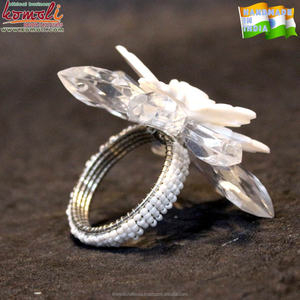 Fait main de conception de fleur de cristal en vrac en gros anneau de serviette de mariage - Product Image 3