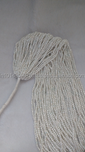 Cuentas redondas facetadas de 2-3mm de perlas blancas - Product Image 3