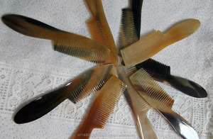 Peigne à cheveux artisanal en corne de buffle, accessoires capillaires durables fabriqués en Inde, disponibles au prix d'usine - Product Image 5
