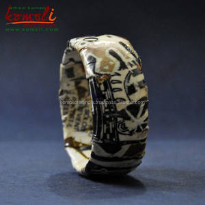 กำไลข้อมือเดคูพาจแบบกำหนดเอง ทำจากกระดาษมาเช่และไม้ - Product Image 6