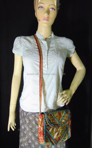 Bolso de mano de noche bordado con hilo - Product Image 5