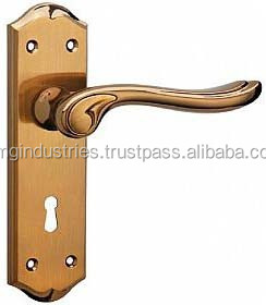 Omg Industries Poignée de porte à levier en laiton au design contemporain pour appartements et intérieurs modernes - Product Image 6