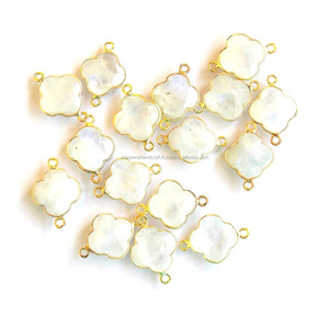 Arco Iris Natural Moonstone 12 mm trébol chapados en oro bisel conector de piedras preciosas - Product Image 1