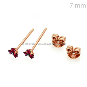 ต่างหูทองโรสโกลด์ 18k แฟนซีสามหินทับทิมในราคาต่ํา - Product Image 3