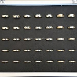 Caja de madera de demostración de banda de boda de oro de 14k - Product Image 4