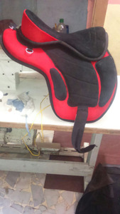 VENDO FreeMax Treeless Silla de montar sintética para caballos en venta; dólar 40 - Product Image 3