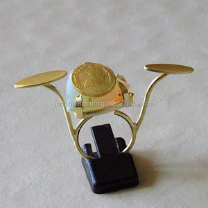 Anillos Ajustables Vintage de Cóctel con Engaste de Tres Piedras de Cuarzo Blanco y Latón Chapado en Oro de 22 Quilates - Product Image 1