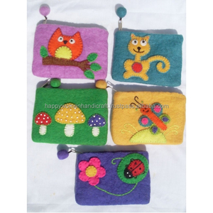 กระเป๋าสตางค์สักหลาดลายผสมทำด้วยมือสำหรับสาวๆแบบมีซิปปิด - Product Image 1