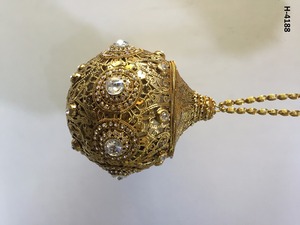 H4186 Pochette de soirée pour dames en métal fait à la main, sac à main perlé en pierre dorée et argentée Capacité de 1-1.9L - Product Image 3