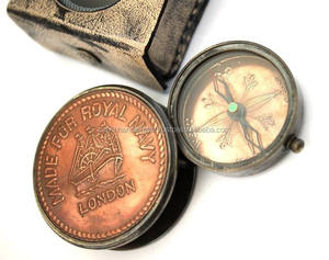 Reproduction Antique nautique laiton massif cuivre boussole coulissante étui en cuir artisanat modèle ange thème coulée impression cadeau - Product Image 2