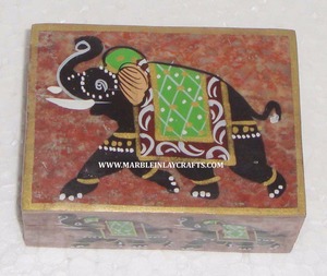 Caja de Joyería de Piedra Jabonosa Tallada a Mano, con Diseño Rectangular de Flores y Hojas, en Exhibición - Product Image 3