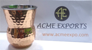 Mule de Moscou en cuivre martelé avec poignée en laiton Verres classiques pour cocktails et boissons rafraîchissantes - Product Image 2