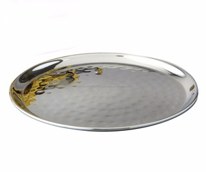 จานกลมตกแต่งโลหะขัดเงา ดีไซน์หรูหรา สแตนเลสสตีลสีเงิน สำหรับเสิร์ฟอาหารและข้าว ใช้สำหรับแคมป์ปิ้ง - Product Image 1