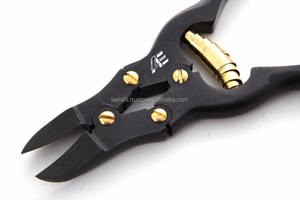 Cortauñas Profesional de Doble Acción con Recubrimiento de Titanio y Dorado 2026 - Product Image 2