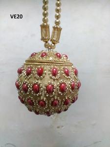 VE16 Pochette carrée en métal doré antique, artisanale, style indien, avec diamants, fermeture éclair et bandoulière - Product Image 5