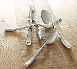 Juego de Cubiertos de Acero Inoxidable Martillado con Acabado Mate, Apto para Lavavajillas, Diseño Minimalista para Bodas - Product Image 5
