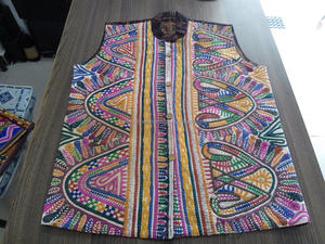 Chaquetas Bohemias Bordadas a Mano Vintage de la India, Chalecos de Estilo Bohemio Coloridos - Product Image 2
