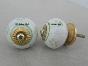 Fabriqué à la main Designer en céramique pois vert fleur bouton placard poignées et boutons armoires de cuisine et poignées de tiroir - Product Image 4