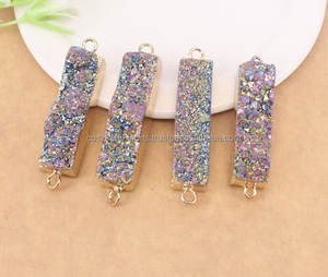 Conector de piedras preciosas de barra de cuarzo Druzy arcoíris de titanio con forma de rectángulo para fabricación de joyas u ocasiones de fiesta con colgantes de dijes - Product Image 5
