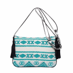 Sac bandoulière bohème en textile avec motif géométrique et pompon décoratif pour usage quotidien - Product Image 4