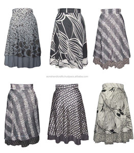 Imprimé dames portent des jupes de plage - Product Image 1