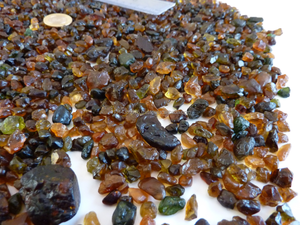 
 
 
 พลอยทัวร์มาลีนธรรมชาติแบบขายส่ง ไม่เจียระไน ไม่ขัดเงา สีผสม น้ำหนักตามสั่ง แหล่งกำเนิดแอฟริกาใต้ ผ่านการบำบัดทางธรรมชาติ - Product Image 5