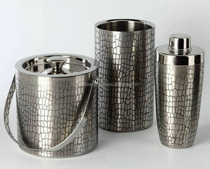 Venta al por mayor de acero inoxidable Martini Shaker Set grabado de diseño Bar Herramientas Kit para camareros y la fabricación de cócteles - Product Image 1