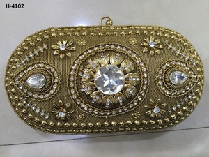 H4101 Sacs de soirée pour dames, or et argent, faits à la main, pochette en métal, fourre-tout perlé, sac à main à motifs, achats en ligne en Inde - Product Image 2