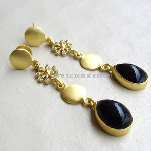 Pendientes Largos de Aleación Chapados en Oro con Diseño Elegante de Cabujón y Circonitas, Forma de Pera, para Mujeres y Niñas - Product Image 1