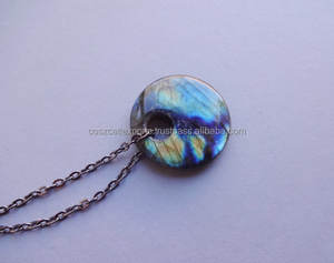 Collier pendentif Labradorite 30 mm rond plaqué or et rhodium Bijoux fins chrétiens avec gros pendentifs et breloques de fête - Product Image 2