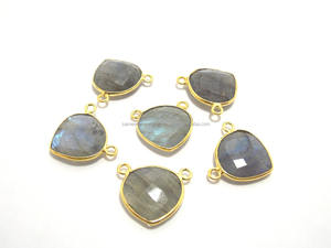 Magnifique pierre précieuse naturelle de labradorite, argent sterling 925 plaqué or 18 carats, connecteur en forme de cœur facetté, fait main, 12 mm - Product Image 2