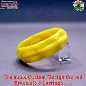 En résine sculptée bracelet bakélite vintage bijoux faits à la main - Product Image 2