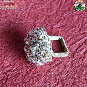 แหวนผ้าเช็ดปากลูกปัดทองทำด้วยมือที่สวยงามพร้อมลูกปัดแก้วประกายทำให้การตั้งค่าโต๊ะดูหรูหรา - Product Image 4