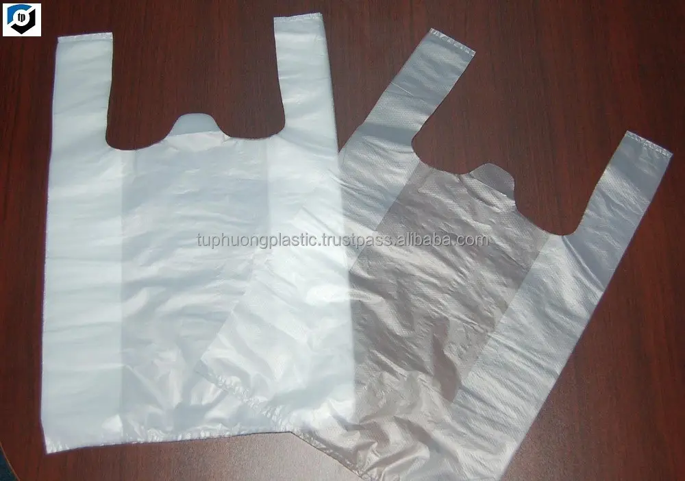 Loja de conveniente transportar sacos de camiseta de plástico