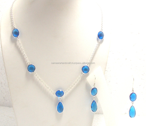 Ensemble de collier à lunette en quartz bleu plaqué argent avec chaîne à maillons et motif cadenas avec perles et diamants en argent sterling - Product Image 1