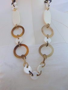 Collar con colgante de cuentas de cuerno de búhos, hecho a mano, Unisex - Product Image 6